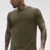Alo Vapor T-shirt med rund hals och kortärmad design – Olive Tree