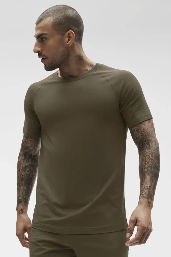 Alo Vapor T-shirt med rund hals och kortärmad design – Olive Tree