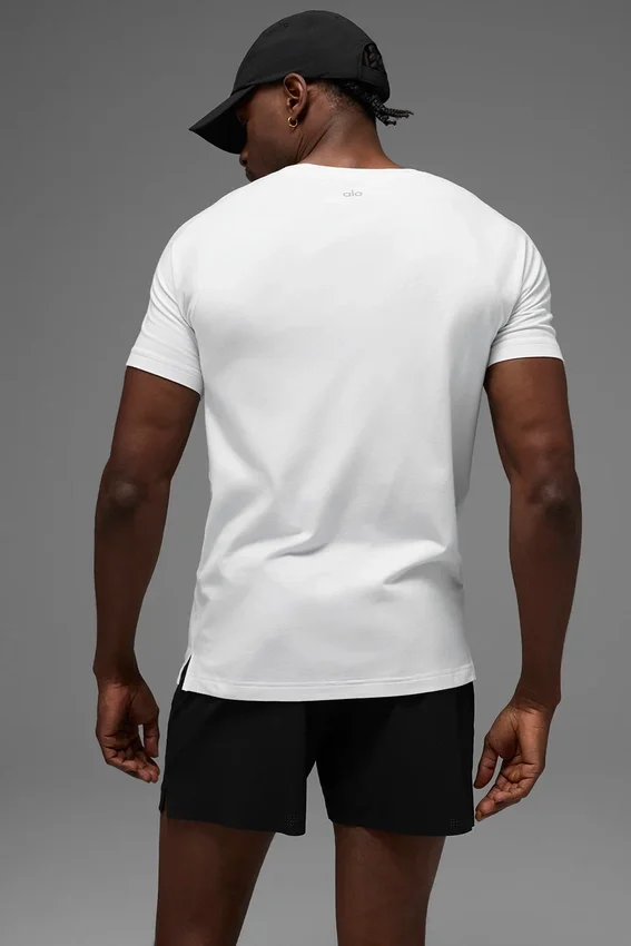 Alo Vapor T-shirt med rund hals och kortärmat design – White