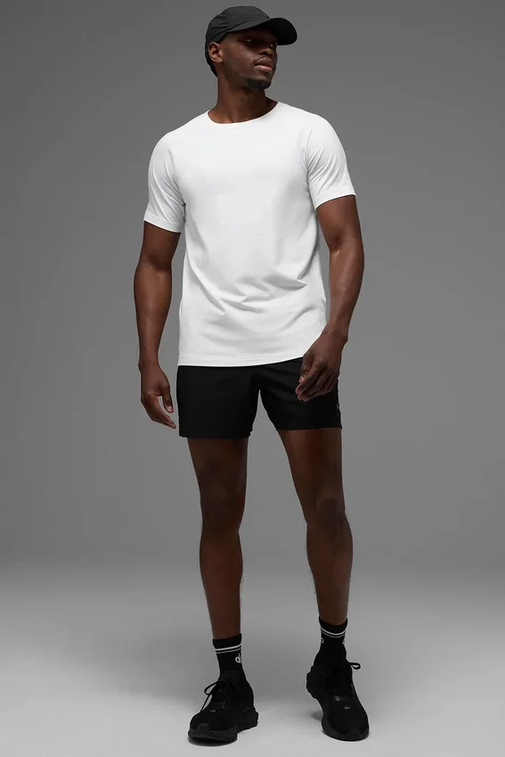 Alo Vapor T-shirt med rund hals och kortärmat design – White