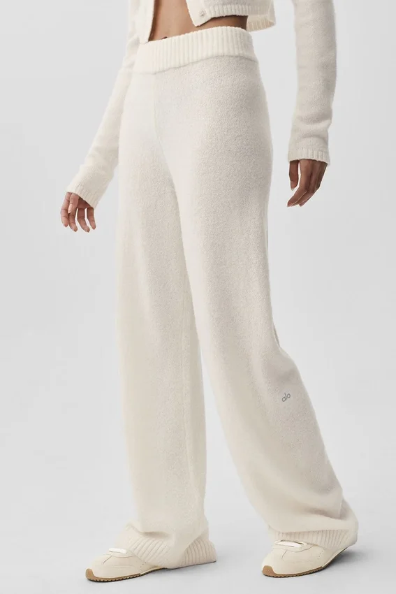 Byxor i ull och kashmir med High-Waist och vida ben från New Class – Ivory