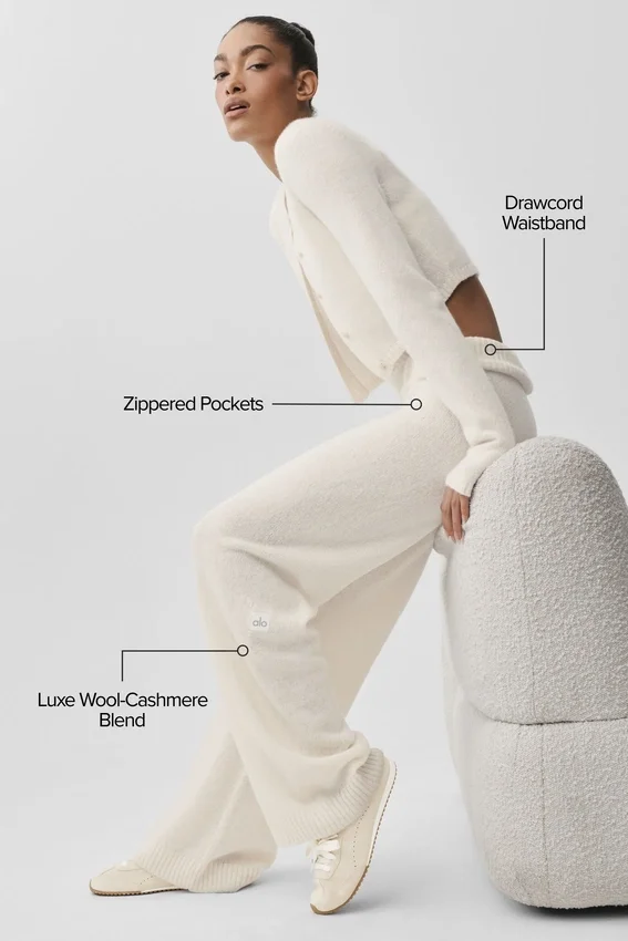Byxor i ull och kashmir med High-Waist och vida ben från New Class – Ivory