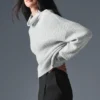 Cashmere Plush Waffle Turtleneck Tröja – Athletic Heather Grey
