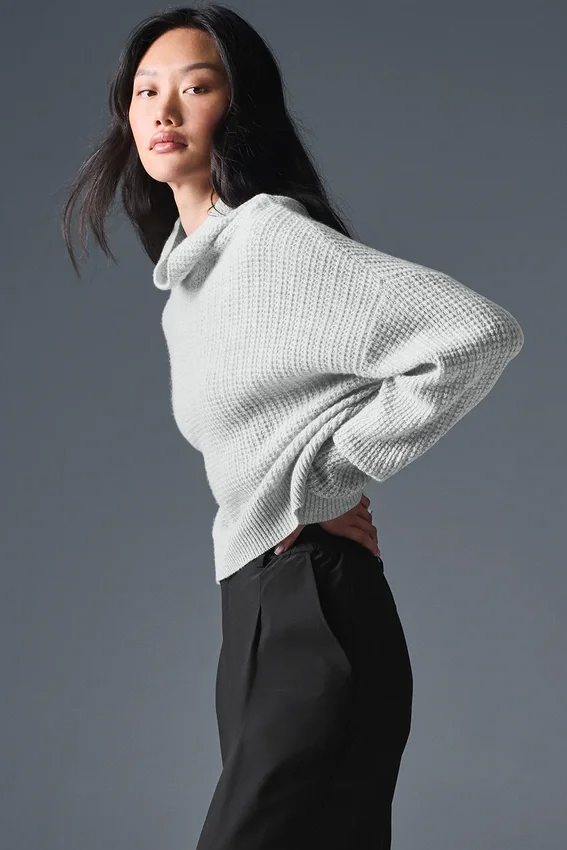 Cashmere Plush Waffle Turtleneck Tröja – Athletic Heather Grey