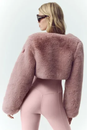 Chic kort jacka i fuskpäls – rosa champagne