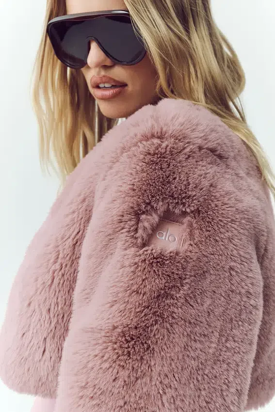 Chic kort jacka i fuskpäls – rosa champagne