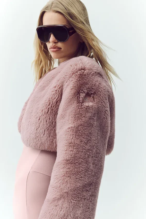 Chic kort jacka i fuskpäls – rosa champagne