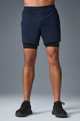 Conquer React 2-i-1 Performance-shorts – marinblå/svart