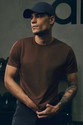 Conquer Reform rundhalsad kortärmad tröja – Brownstone