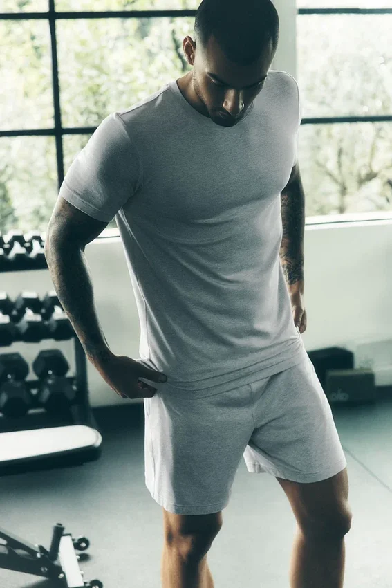 Conquer Reform T-shirt med rund hals och kortärmad design – Athletic Heather Grey