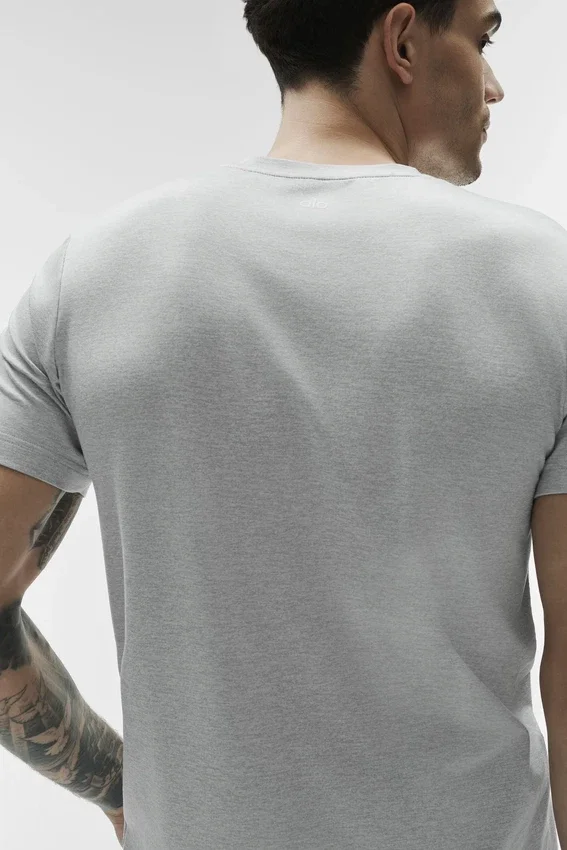 Conquer Reform T-shirt med rund hals och kortärmad design – Athletic Heather Grey