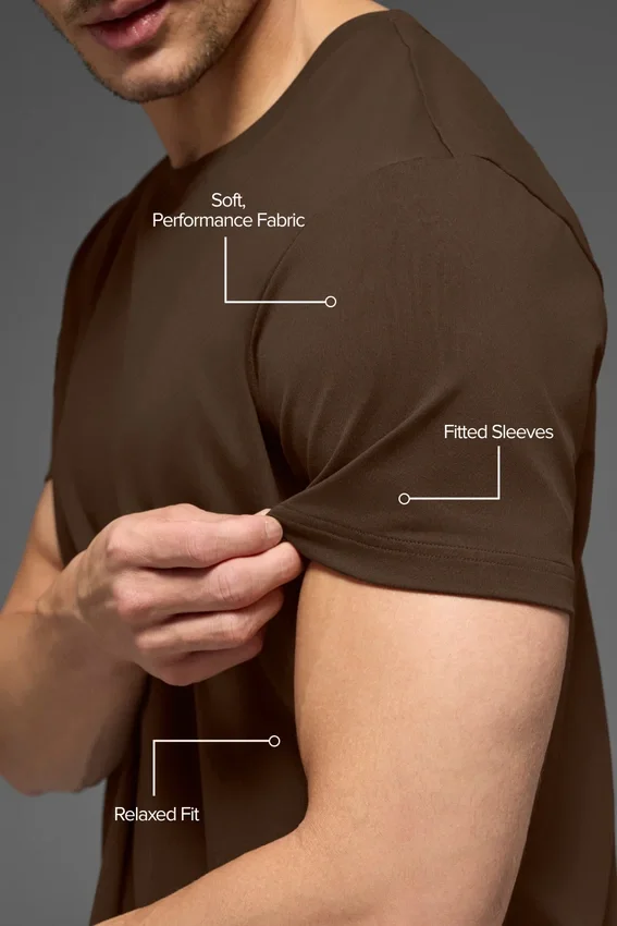 Conquer Reform T-shirt med rund hals och kortärmad design – Espresso