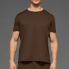 Conquer Reform T-shirt med rund hals och kortärmad design – Espresso