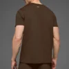 Conquer Reform T-shirt med rund hals och kortärmad design – Espresso