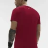 Conquer Reform T-shirt med rund hals och kortärmad design – Garnet
