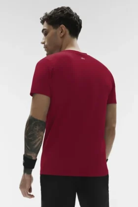 Conquer Reform T-shirt med rund hals och kortärmad design – Garnet