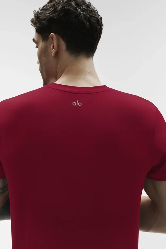 Conquer Reform T-shirt med rund hals och kortärmad design – Garnet