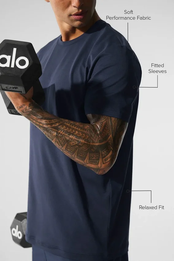 Conquer Reform T-shirt med rund hals och kortärmad design – Navy