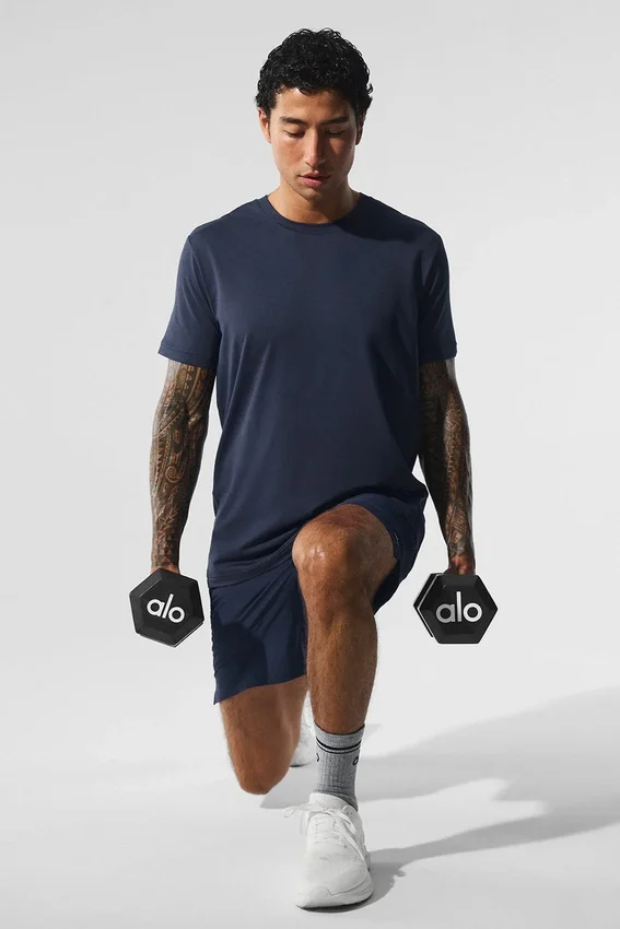 Conquer Reform T-shirt med rund hals och kortärmad design – Navy