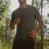 Conquer Reform T-shirt med rund hals och kortärmad design – Olive Tree