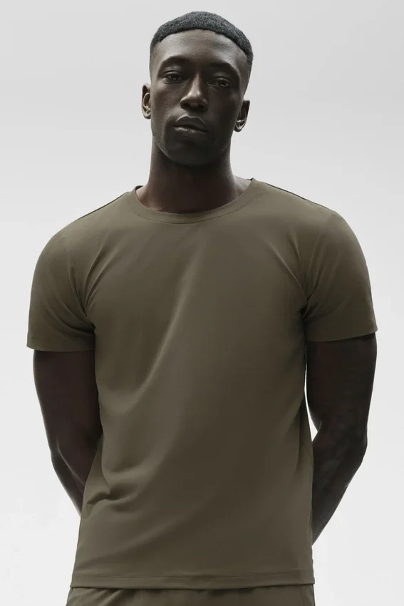 Conquer Reform T-shirt med rund hals och kortärmad design – Olive Tree