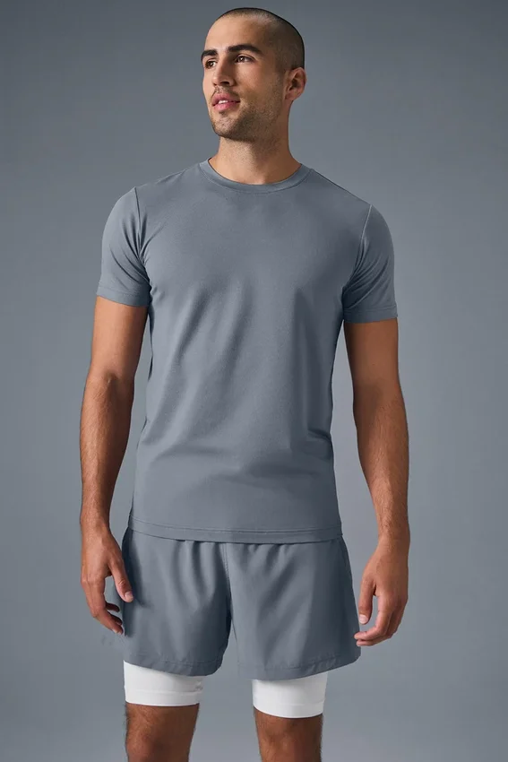 Conquer Reform T-shirt med rund hals och kortärmad design – Steel Grey