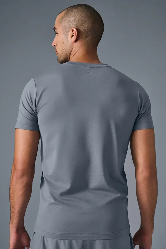 Conquer Reform T-shirt med rund hals och kortärmad design – Steel Grey