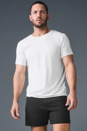 Conquer Reform T-shirt med rund hals och kortärmad design – White