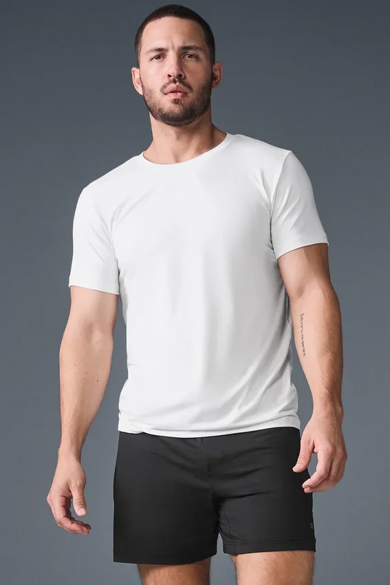 Conquer Reform T-shirt med rund hals och kortärmad design – White