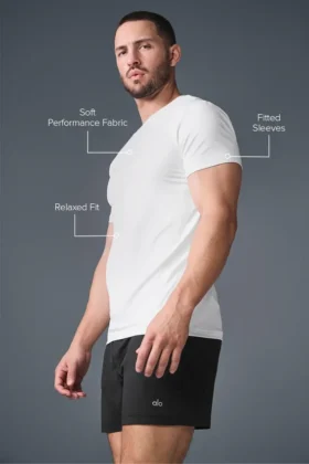 Conquer Reform T-shirt med rund hals och kortärmad design – White