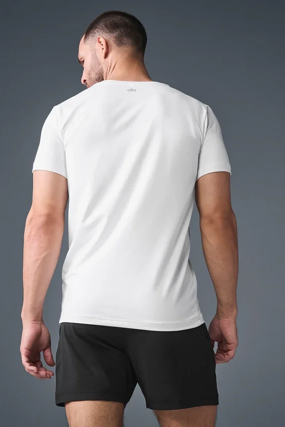 Conquer Reform T-shirt med rund hals och kortärmad design – White