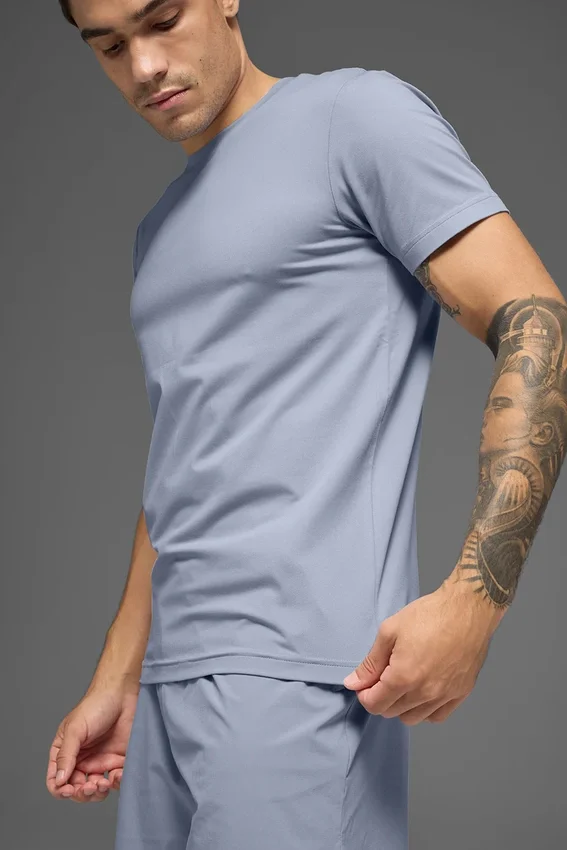 Conquer Reform T-shirt med rund hals och kortärmad design – Winter Frost