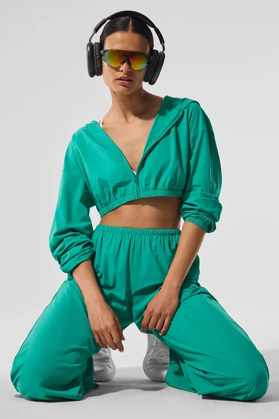 Cropped Breezy Full-Zip Huvtröja – Spruce Green