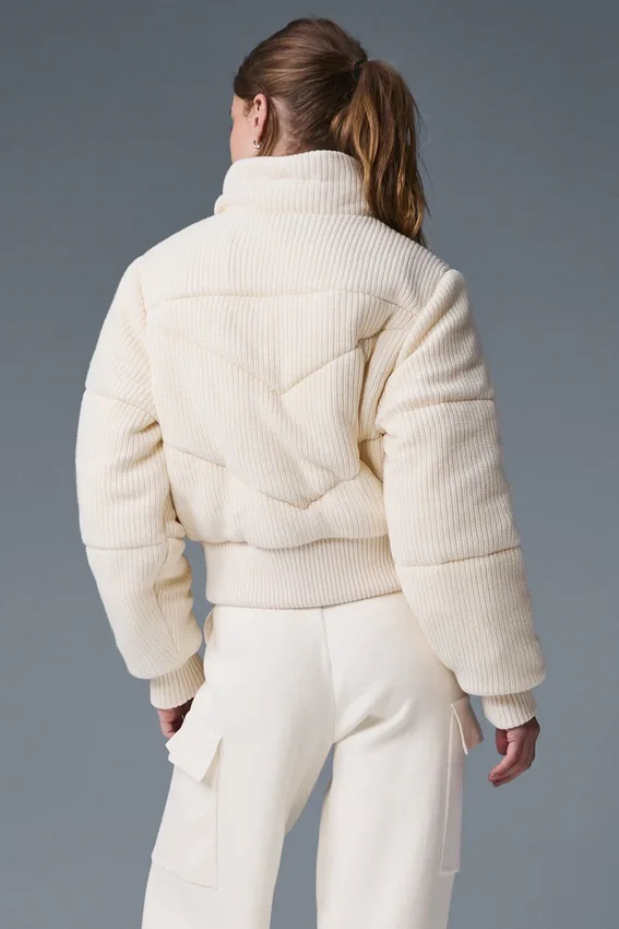 Darling Stickat Puffer – Elfenben
