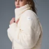 Darling Stickat Puffer – Elfenben
