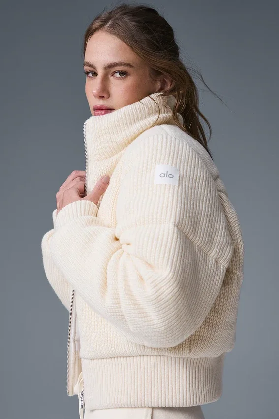 Darling Stickat Puffer – Elfenben