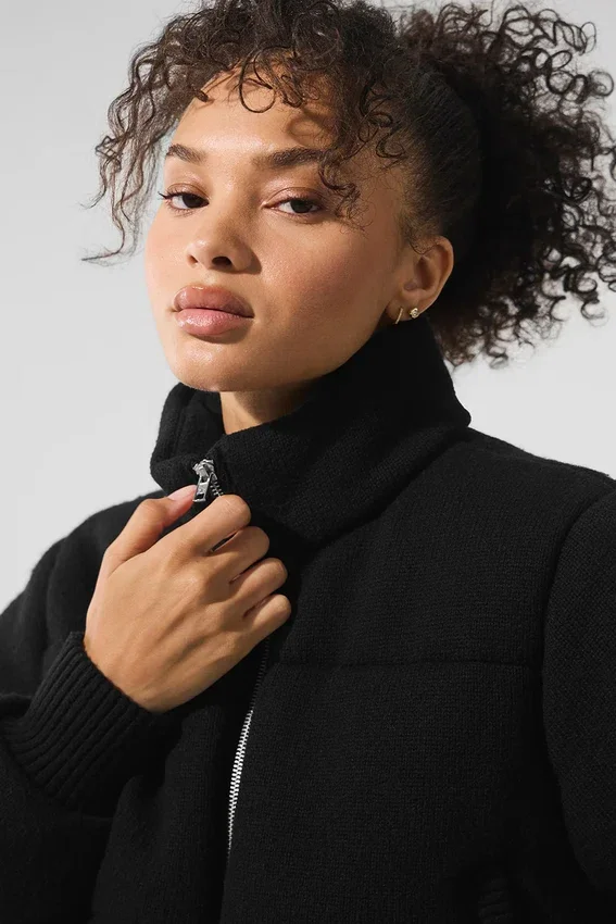Darling Stickat Puffer – Svart