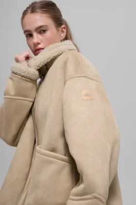 Grand-jackor i imiterat fårskinn – Woodland Tan