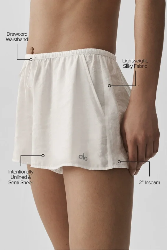 Halvgenomskinliga Golden Hour-shorts med medelhög midja – elfenben