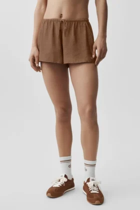 Halvgenomskinliga Golden Hour-shorts med medelhög midja – solkysst brunt