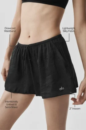 Halvgenomskinliga Golden Hour-shorts med medelhög midja – svarta