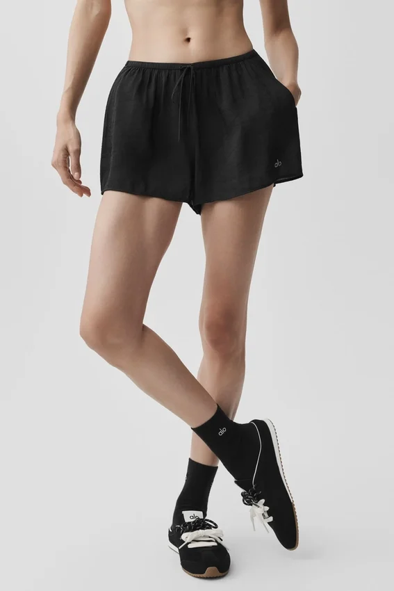 Halvgenomskinliga Golden Hour-shorts med medelhög midja – svarta