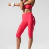High-Waist Airlift Capri-byxor med kontrastfärg – Candy Red/White