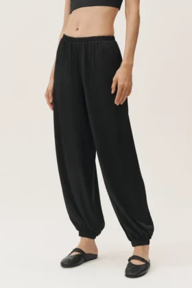 High-Waist-byxor i silkesblandning – svarta