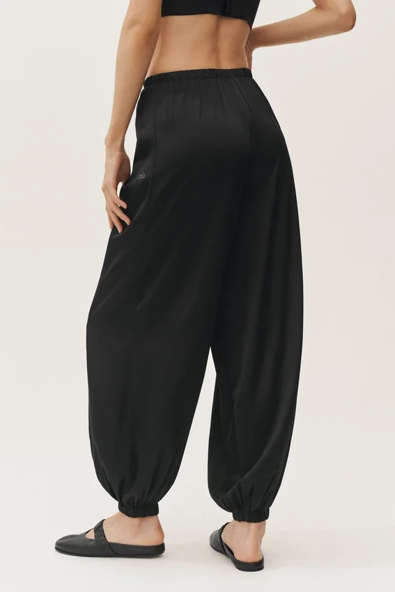 High-Waist-byxor i silkesblandning – svarta