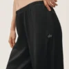 High-Waist-byxor i silkesblandning – svarta