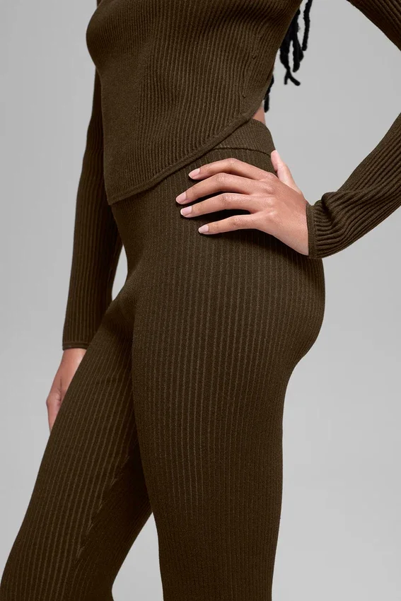 High-Waist, utsvängda byxor i denimstickat – Espresso/svart