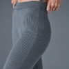 High-Waist, utsvängda byxor i denimstickat – stålgrå/antracit