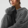 Huvtröja i ull och kashmir från New Class – Platinum Grey