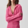 Huvtröja i ull och kashmir med ribbade detaljer och hel dragkedja – Paradise Pink